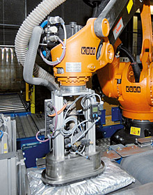 Roboter entlastet Rücken der Mitarbeiter (Foto)