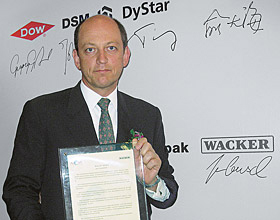Dr. Peter von Zumbusch – managing director of WACKER Greater China (foto)