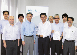Siltronic Receives Fujitsu Award (photo)