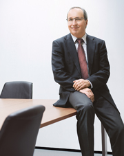 Dr. Rudolf Hager heads the alpha-silane project at WACKER SILICONES (photo)