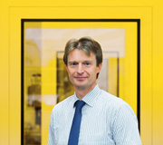 Stefan Henn ist Konzernkoordinator für Sicherheitsthemen und leitet die Sicherheitsabteilung am Standort Burghausen.