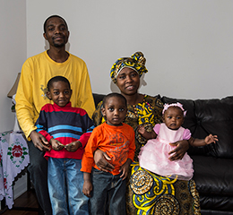 The future’s looking bright: the Jafaris with their children Tomas, Mugisha and Annick (from left). (Foto)