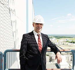 Power plant head Stefan Seidel supplies energy for WACKER’s largest site. (Foto)