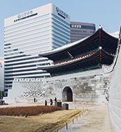 Historisches Stadttor Namdaemun in Seoul, Südkorea (Foto)