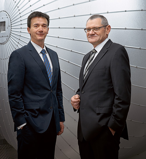 Dr. Thomas Frey ( left) and Dr. Rudolf Braun are responsible for producing precursors and intermediates in the WACKER SILICONES business division. (photo)