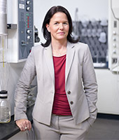 Dr. Susanne Leonhartsberger (photo)
