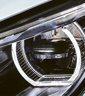 Optical lenses for driver assistance systems (photo)