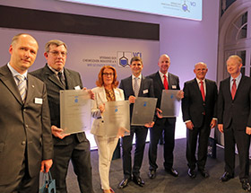 The German Chemical Industry Association (VCI) honors a Wacker project designed to optimize overseas freight shipments (photo)