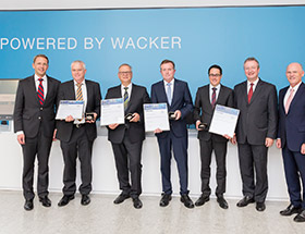 Wacker presented the Alexander Wacker Innovation Award 2016 to a research team (photo)