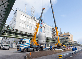 WACKER production line for dispersions, showing crane (photo)