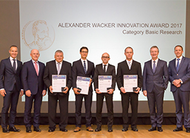 WACKER R&D team being presented with Alexander Wacker Innovation Prize (photo)