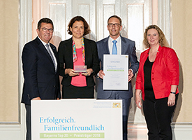 Bavarian State Government honors WACKER as a family-friendly company (photo)
