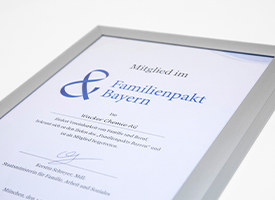 Certificate showing WACKER’s membership of the “Family Pact Bavaria” (photo)