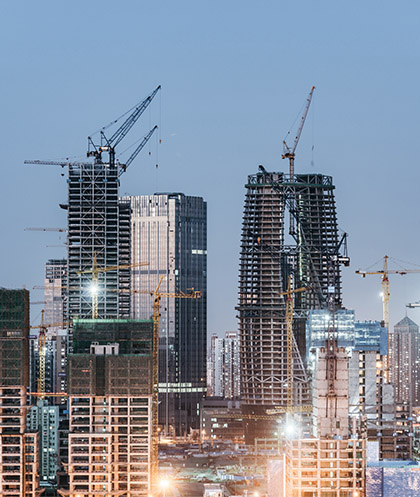 Construction site at dusk (Photo)